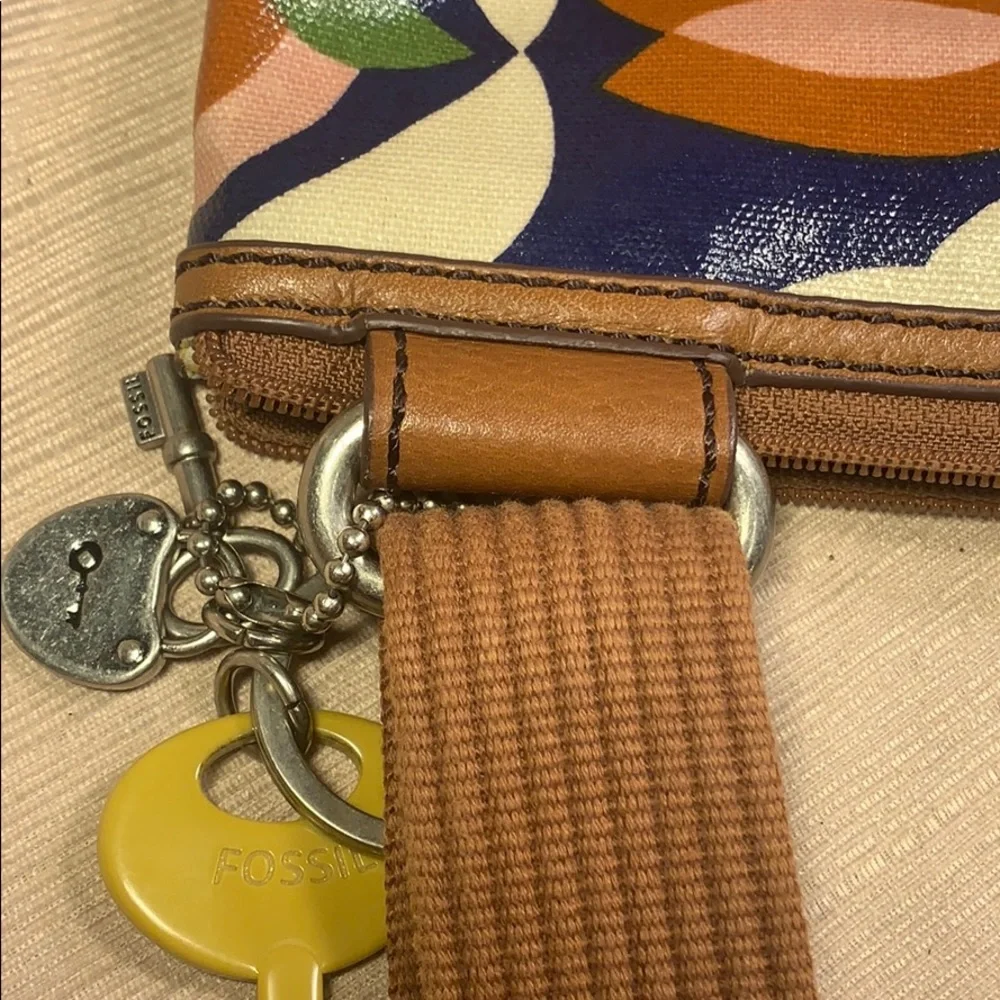 Fossil flower pattern/ leather crossbody bag Fun!